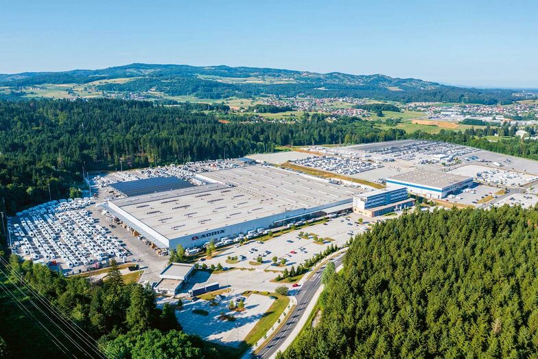 Vue sur le siège social à Novo Mesto. Tous les produits Adria sont fabriqués sur des sites en Slovénie, où travaillent plus de 2 000 employés.