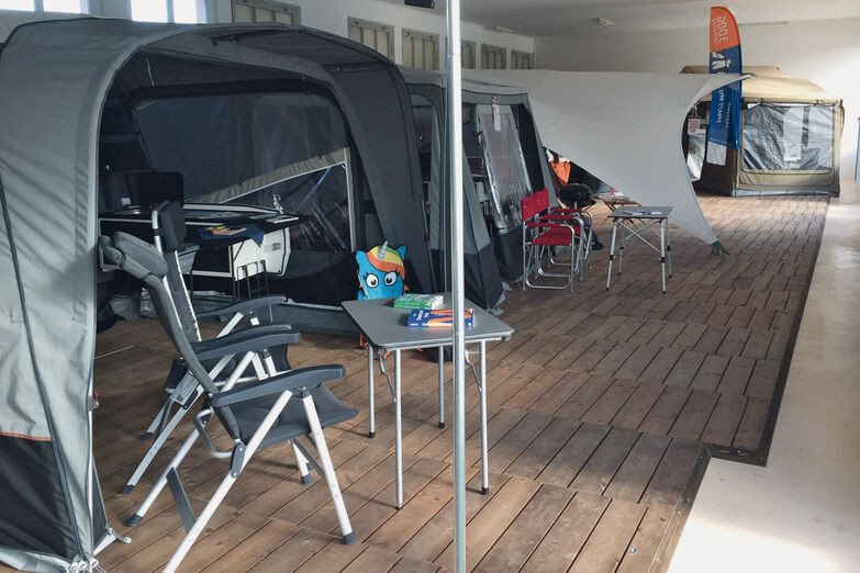 Neuer Showroom von Caravanes Treyvaud SA in Avenches.