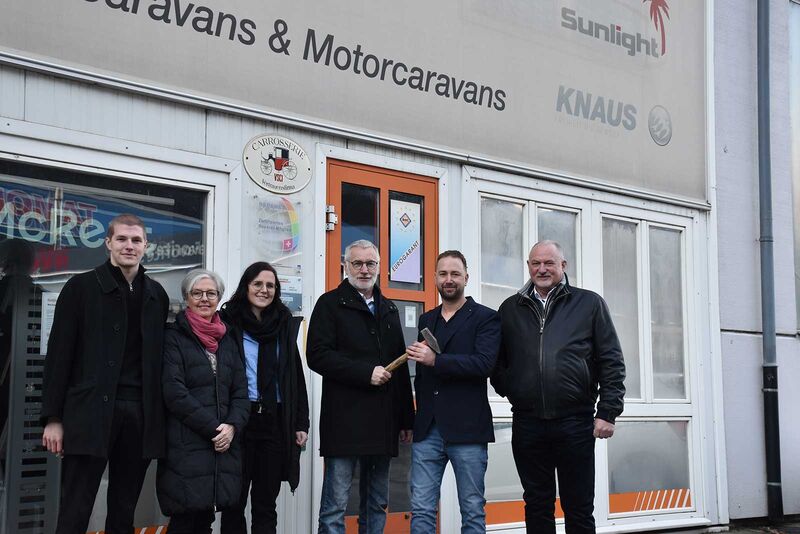 Passage de témoin à Dario Abgottspon (2e à partir de la droite) et Roger Ruppen (à droite sur la photo).