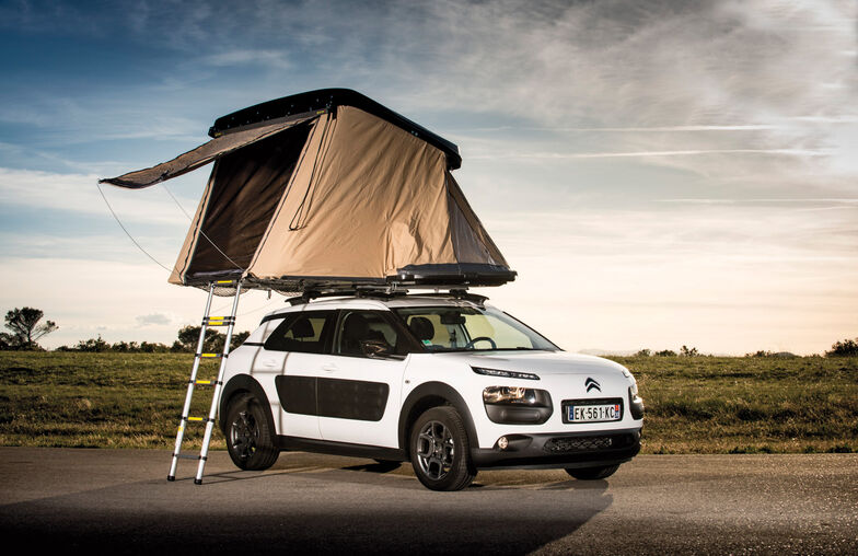 Hussarde bietet Hartschalen-Dachzelte aus Baumwolle in zwei unterschiedlichen Grössen.
