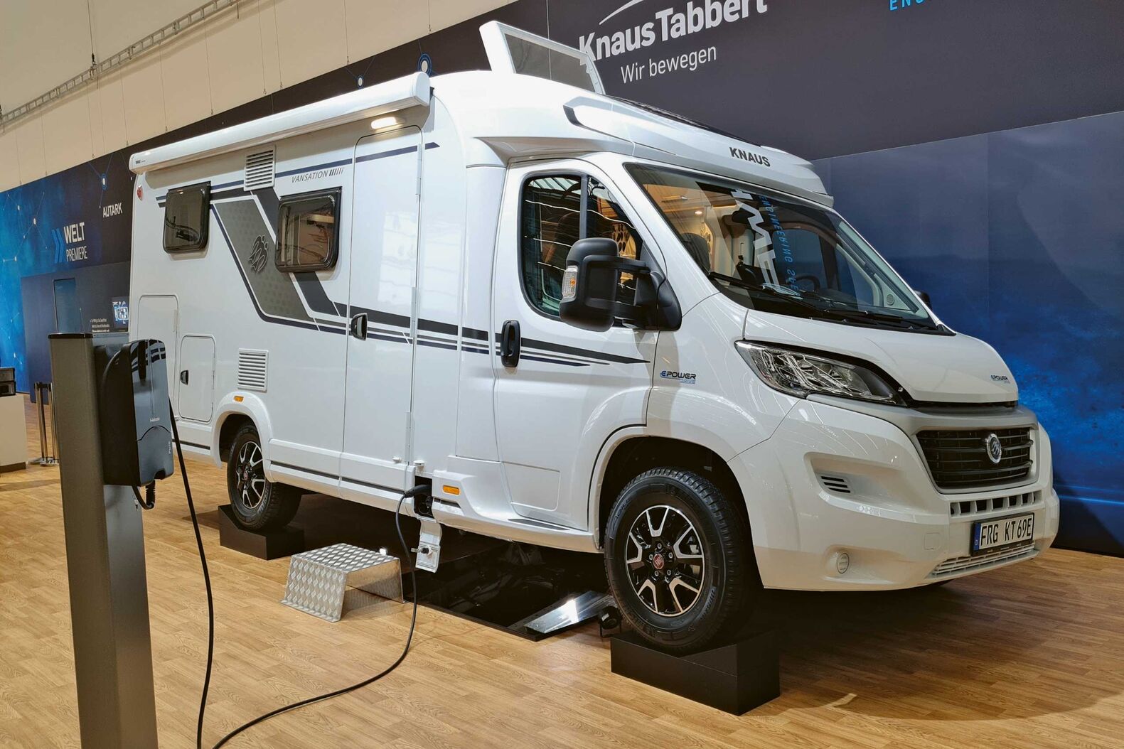 E.Power Drive de Knaus : En collaboration avec le spécialiste en technologies HWA AG, Knaus Tabbert AG a développé un camping-car entièrement électrique, l’E.Power Drive. La technique sophistiquée de l’étude vise à démontrer que l’électromobilité est également possible pour les camping-cars.