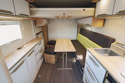 Das moderne und funktionale Interieur kann sich wahrlich sehen lassen.