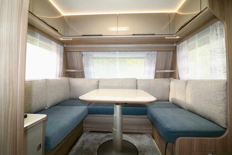 Le nouvel intérieur séduit d’emblée avec les confortables sièges rembourrés de la dînette.