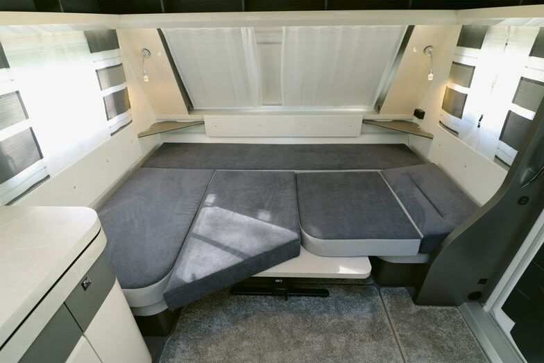 Le rembourrage additionnel crée une surface de couchage supplémentaire.