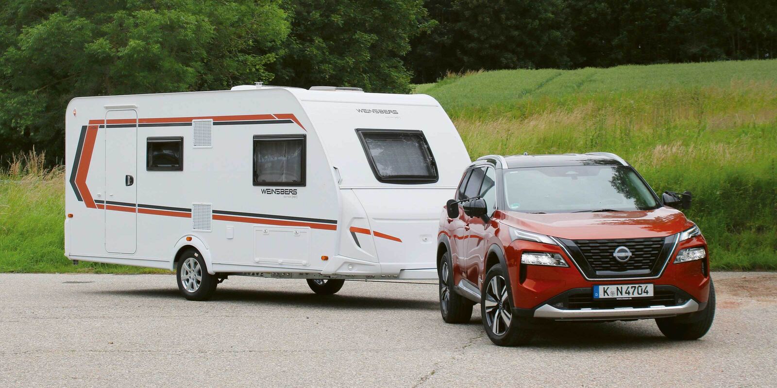 Les applications de design colorées et les élégantes jantes en alu donnent à la caravane Caraone 480 QDK Edition Hot une allure affirmée.