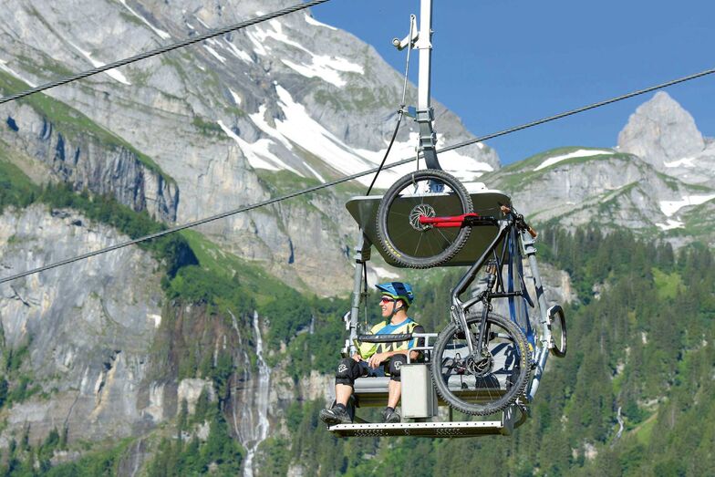 Les chemins pour vélos, VTT et vélos électriques sont complétés par huit funiculaires qui permettent de prendre de la hauteur. Photo: Maya Rhyner.