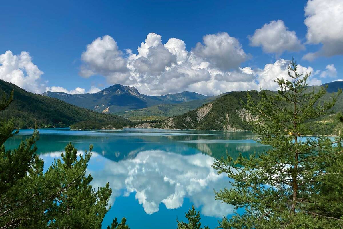 Am Lac de Castillon, der aus dem gestauten Fluss Verdon entstand.