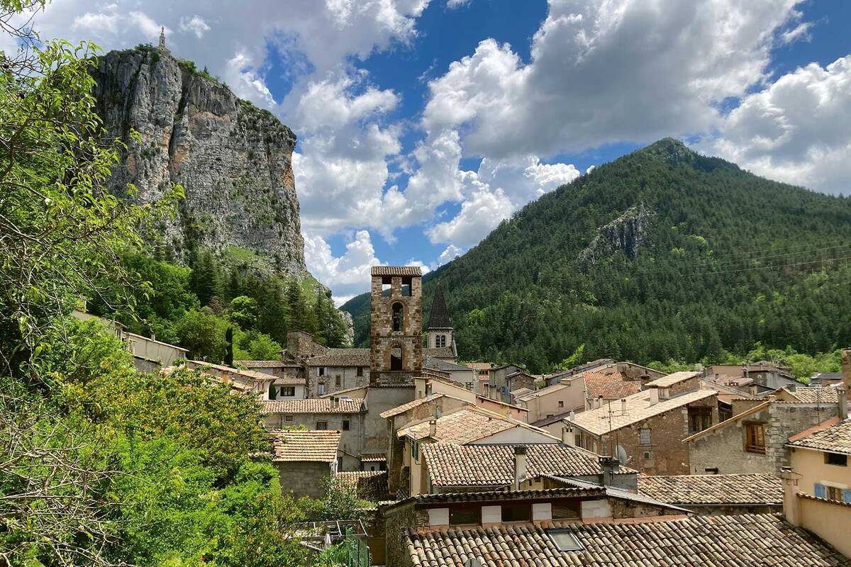 La petite localité de Castellane, qui compte plusieurs campings, est un point de départ idéal pour découvrir la région.