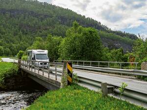 Presque l’équivalent norvégien du Chemin Creux en Suisse : le très discret pont de Storelvan silta est un passage obligé pour tous ceux qui veulent traverser la Norvège du sud au nord et inversement.