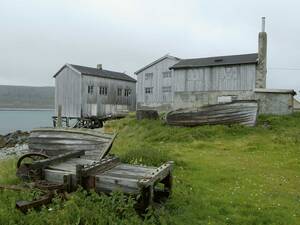 Hamningberg est le village de pêcheurs qui a survécu aux ravages de la Seconde Guerre mondiale, il offre donc un aperçu de ce à quoi il ressemblait avant cette guerre.