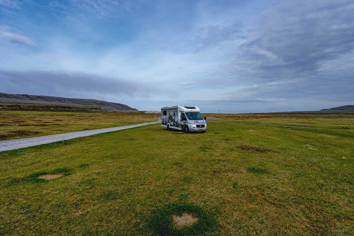 Le prix à payer pour passer la nuit sur l’aire de stationnement près d’Hamningberg est laissé à la libre appréciation du voyageur.