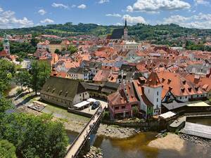 Vue depuis château de Český Krumlov sur la ville.