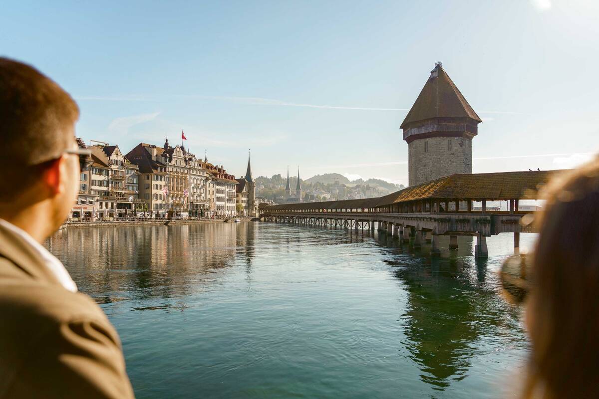 Lucerne, avec son célèbre pont, vaut la peine qu’on s’y arrête.