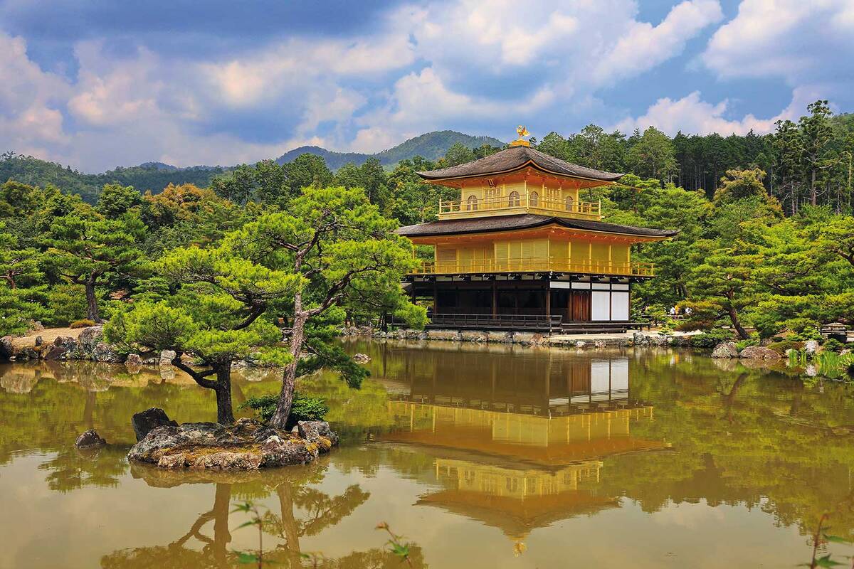 Ob Tempel und Pagoden, spektakuläre Landschaften, bezaubernde Wasserfälle, pulsierende Millionenstädte oder pittoreskes Landleben – das «Land der aufgehenden Sonne» bietet viele faszinierende Eindrücke.