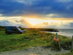 Nur der Ozean und wir – so wirkt es auf dem Camping Renvyle Beach.