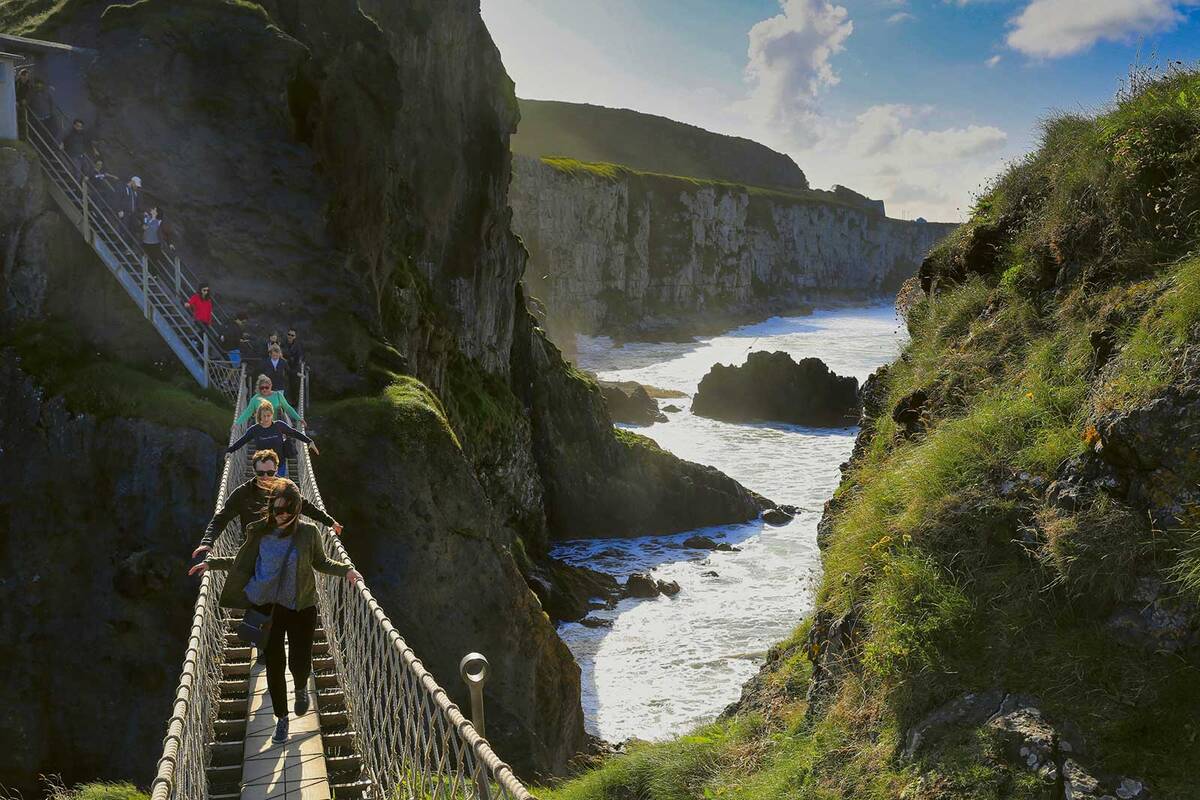 Ein bisschen Mut braucht es: Hängebrücke zur Miniinsel Carrick-a-Rede.