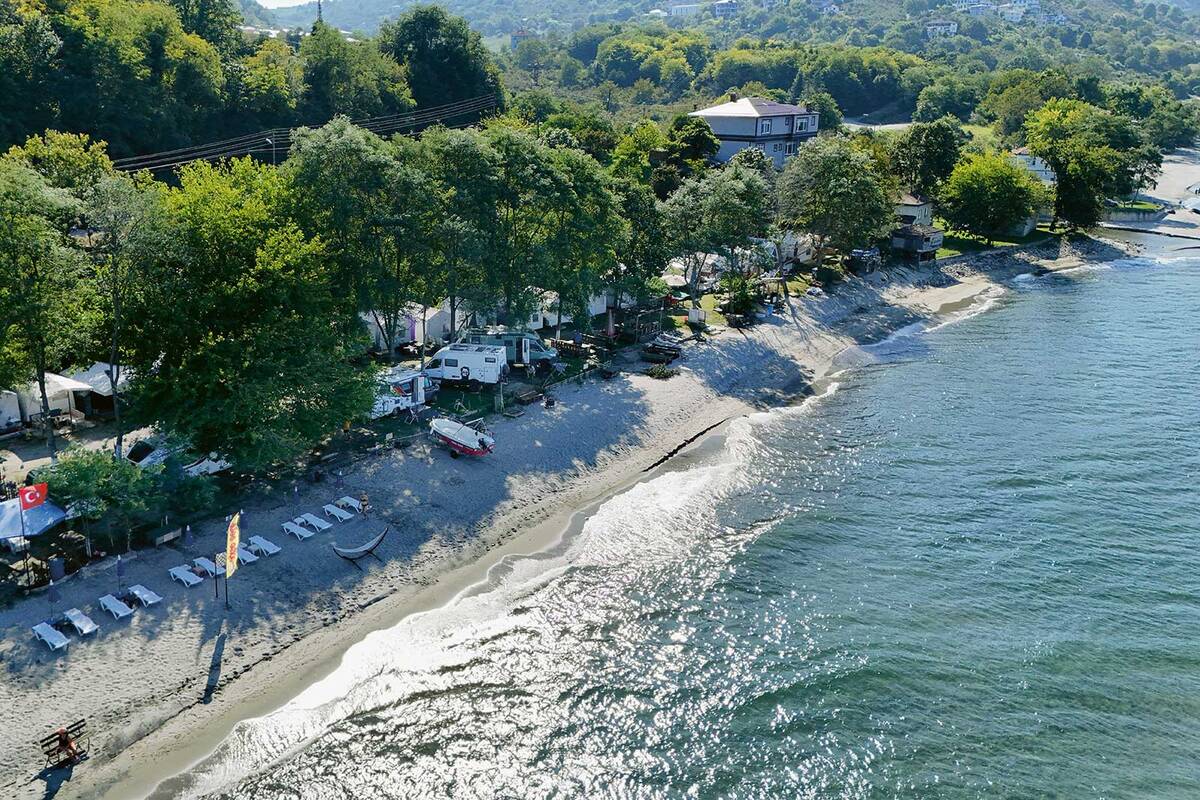 Ein traumhafter Stellplatz am Schwarzen Meer. Im Herbst ist hier das Wasser angenehm warm.
