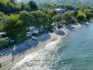 Ein traumhafter Stellplatz am Schwarzen Meer. Im Herbst ist hier das Wasser angenehm warm.
