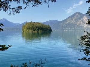 On peut nager dans le lac Walchen ou en faire le tour à pied ou à vélo.
