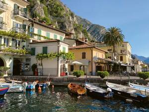 Lorsqu’on se rend au bord du lac de Garde, on ne peut manquer de visiter Limone. L’idéal est de rejoindre ce village digne d’un livre d'images en bateau.