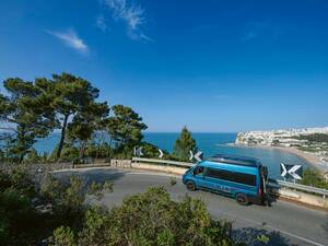 A Monte Pucci, nous contemplons Peschiciqui trône au-dessus de la mer.