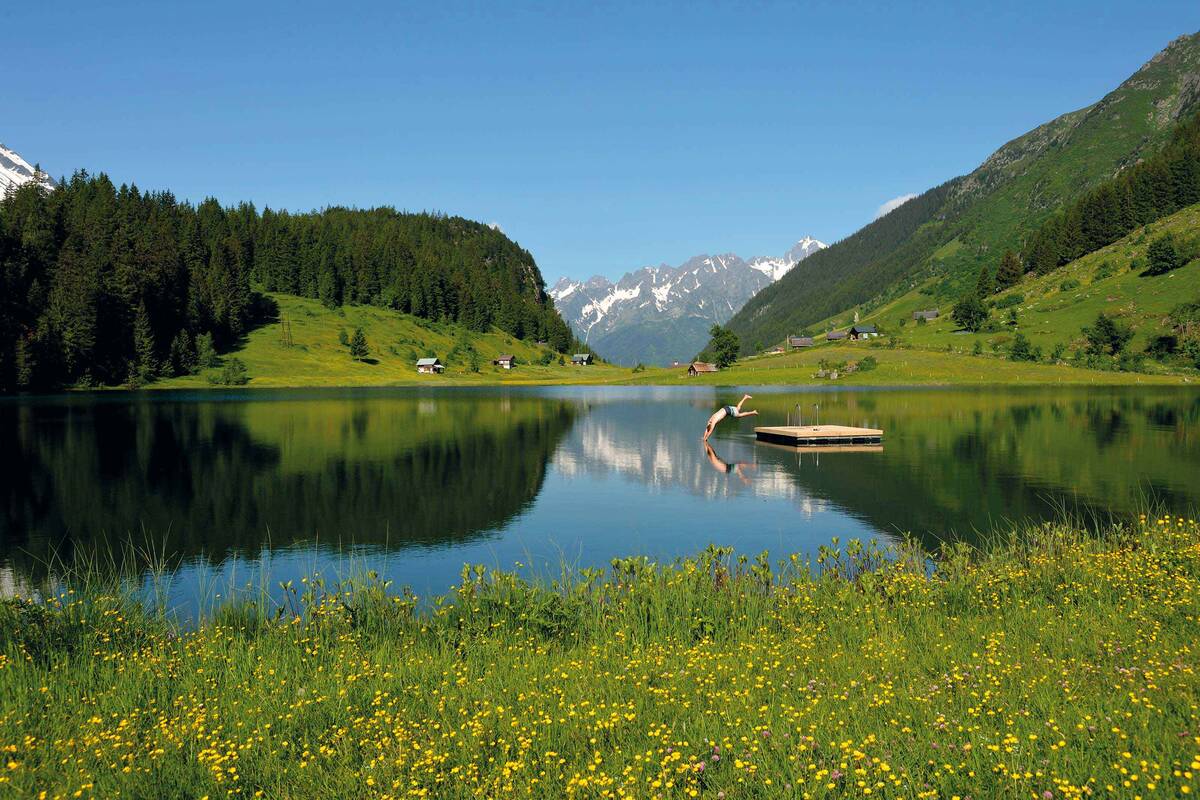 Abtauchen, wie hier im Golzernsee, ist an vielen Stellen im Kanton Uri möglich.