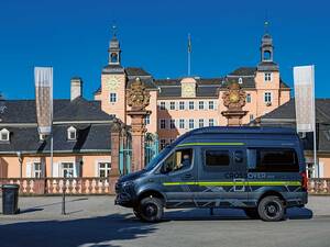 Auf der «Champs Elysées» rollen wir am Schloss Schwetzingen vorbei.