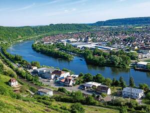 Vue depuis le château de Hornberg sur le vignoble et le Neckar.