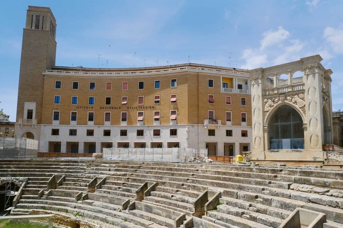 Das römische Amphitheater von Lecce, in dem früher Gladiatorenkämpfe geboten wurden, war einst fünf Etagen hoch und fasste 25 000 Besucher.