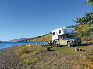 Würdiger Abschluss: letzte Nacht auf einem traumhaften Campingplatz an einem der zahlreichen Seen nördlich von Whitehorse.