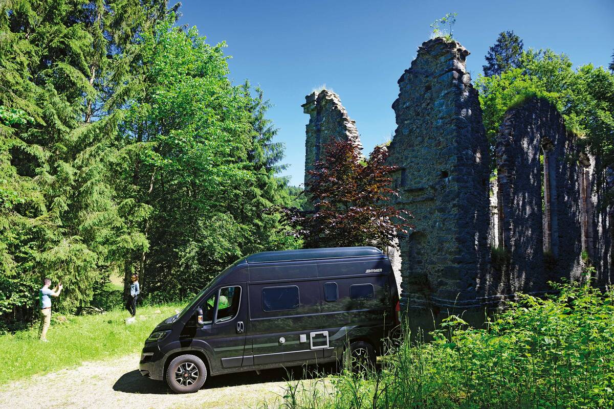 L'église de Hörbrunn devait être construite en signe de prospérité et de dévotion à Dieu mais lorsque les affaires de la verrerie voisine ont moins bien marché, le bâtiment est tombé en ruine.