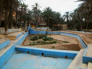 Staub, wo früher die Source Bleue sprudelte – ein Mahnmal des Wassermangels.