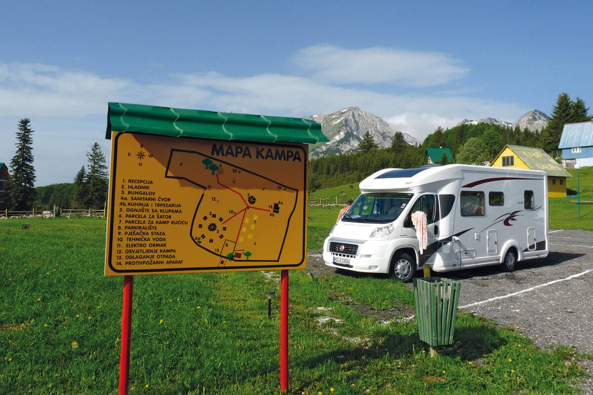 Camp Kod Boce liegt 2,1 km südwestlich von Zabljak auf einer Höhe von 1450 m innerhalb der Grenzen des Nationalparks von Durmitor.