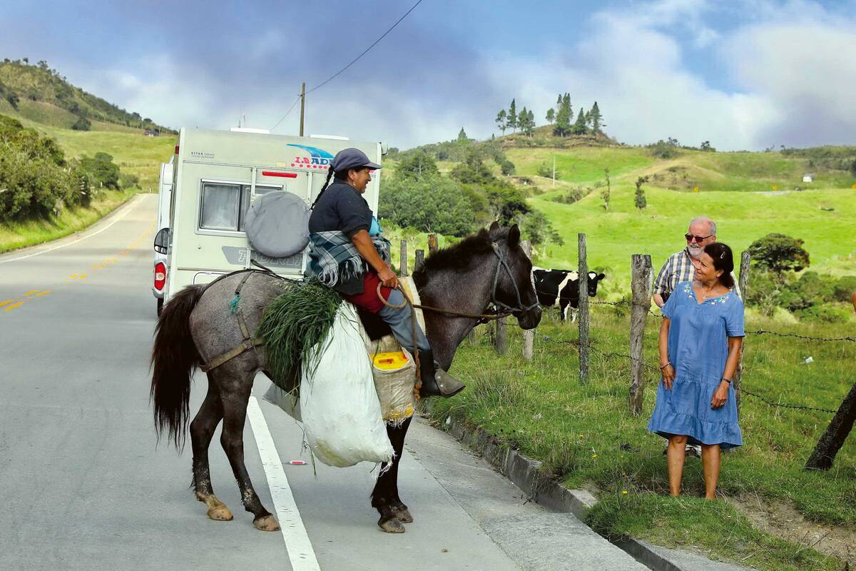 Nous rencontrons constamment des habitants, qui sont toujours très surpris par nos camping-cars.