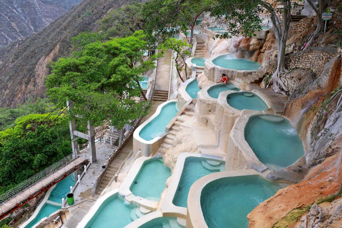 Les bassins thermaux des Grutas de Tolantongo sont nichés à flanc de montagne.