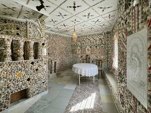 Muschelhaus von Don Manuel Fulleda Alcara bei Elche. Für fünf Euro Eintritt kann man das muschelverzierte Haus auch von innen besuchen.