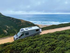 En route sur la côte sud de l’Atlantique, près de la petite ville d’Aljezur.