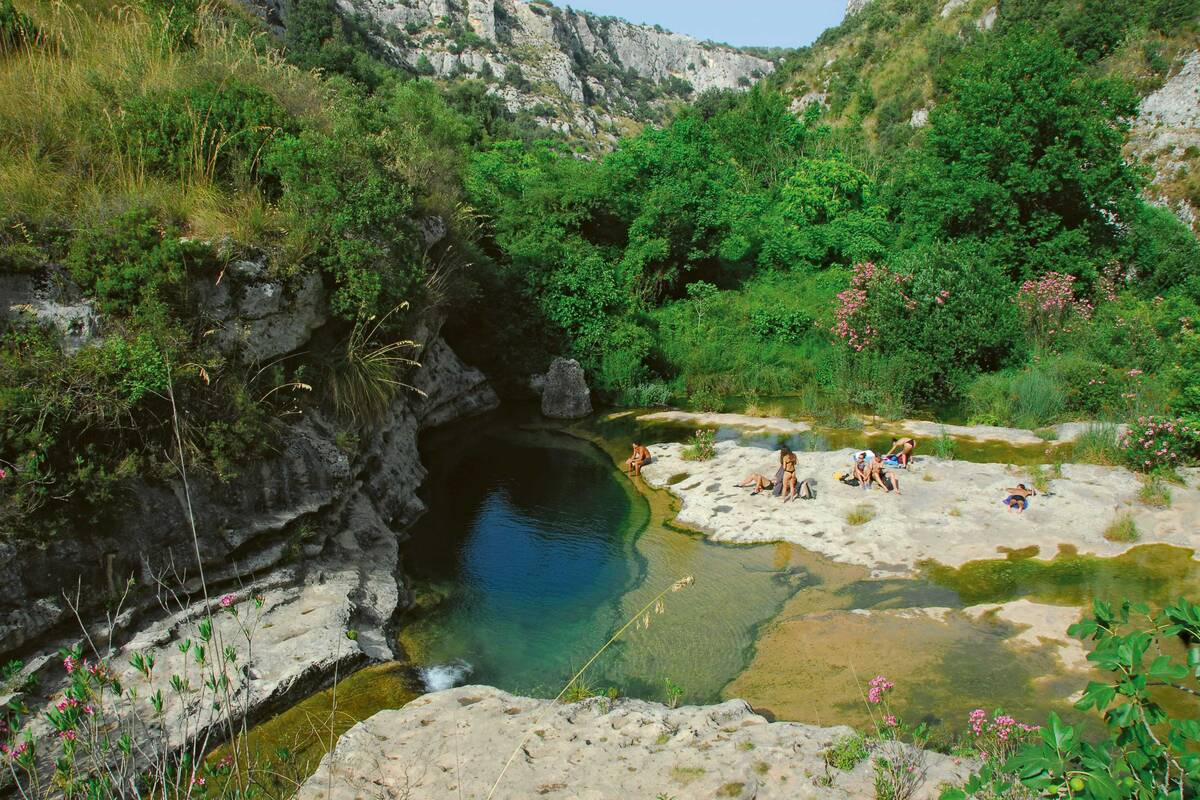 Loin des foules de touristes, nous trouvons un bassin d’eau à Cavagrande.