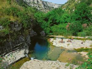 Loin des foules de touristes, nous trouvons un bassin d’eau à Cavagrande.