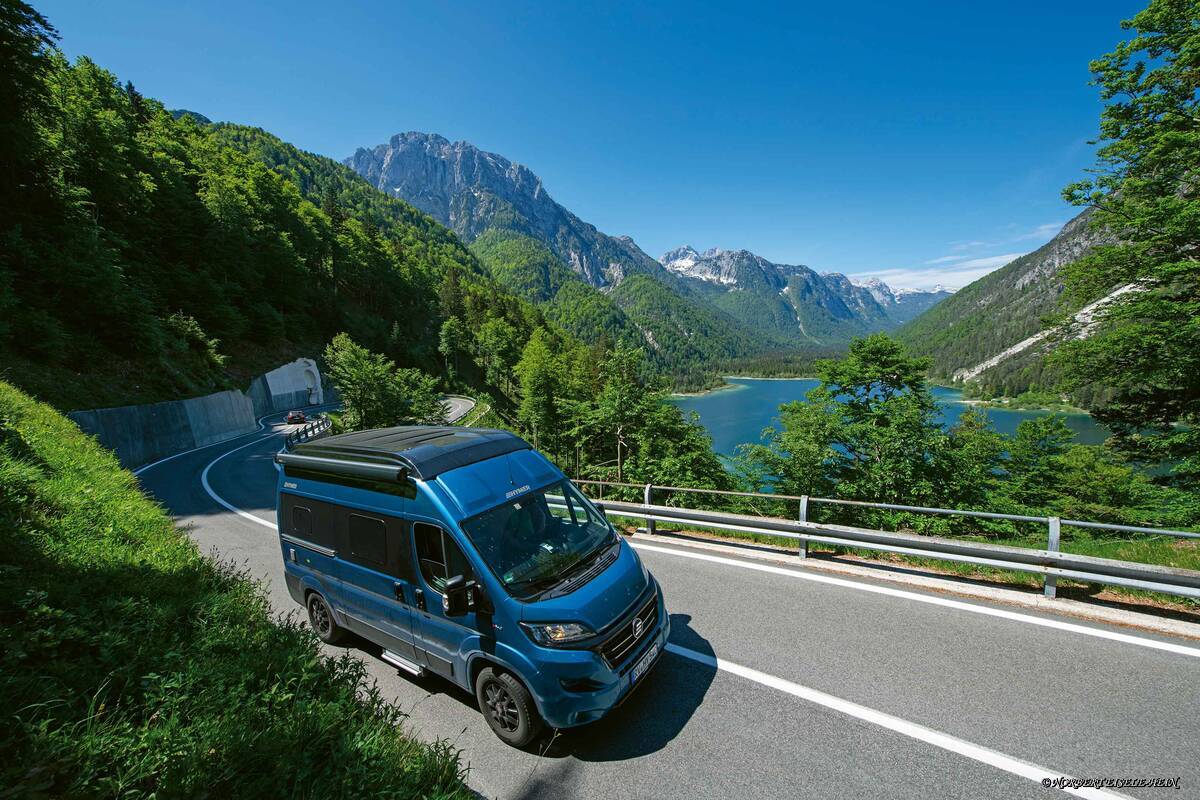 Vom Lago Predil führt eine steile Rampe hoch in die Julischen Alpen und zum Mangart-Sattel.