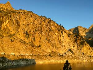 Morgenerwachen im wunderschönen Lac de Cap de Long.