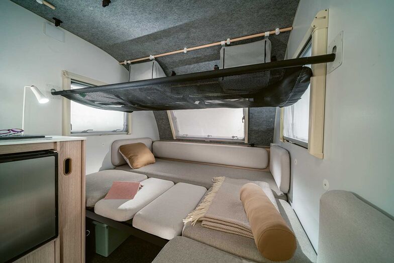 ... tandis que la version plus grande, la 360 DK, peut accueillir jusqu’à quatre personnes.