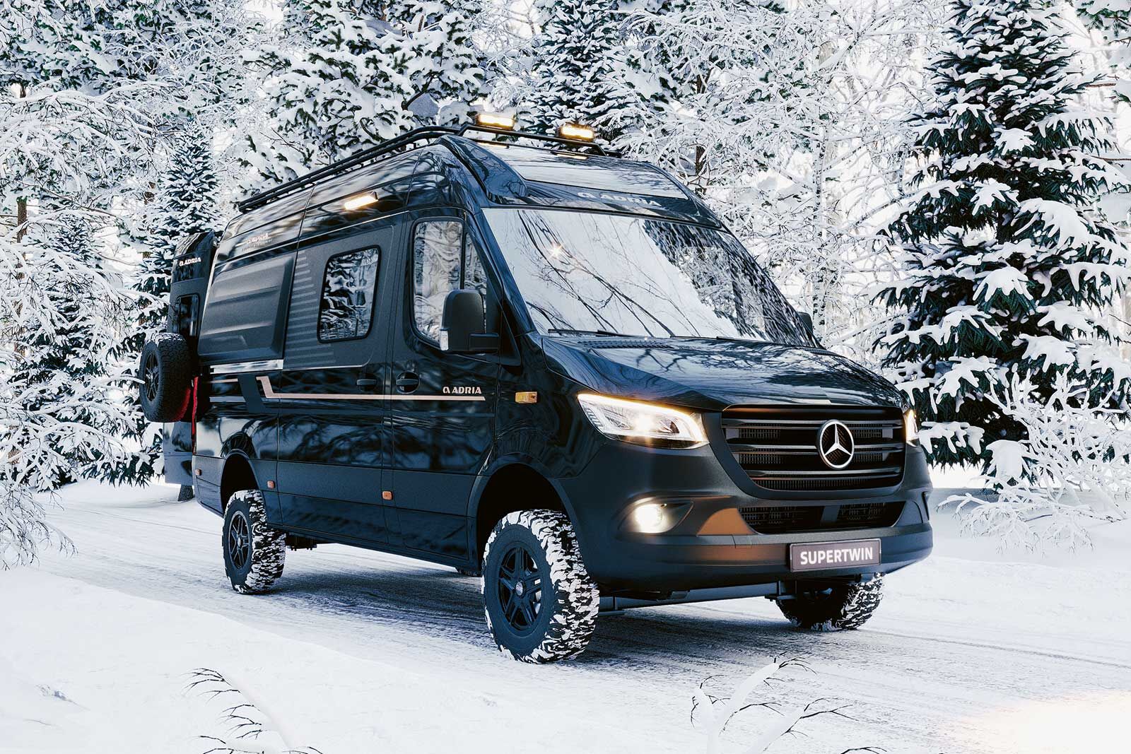 Supertwin 4x4 : le premier camping-car tout-terrain d'Adria sur Mercedes.