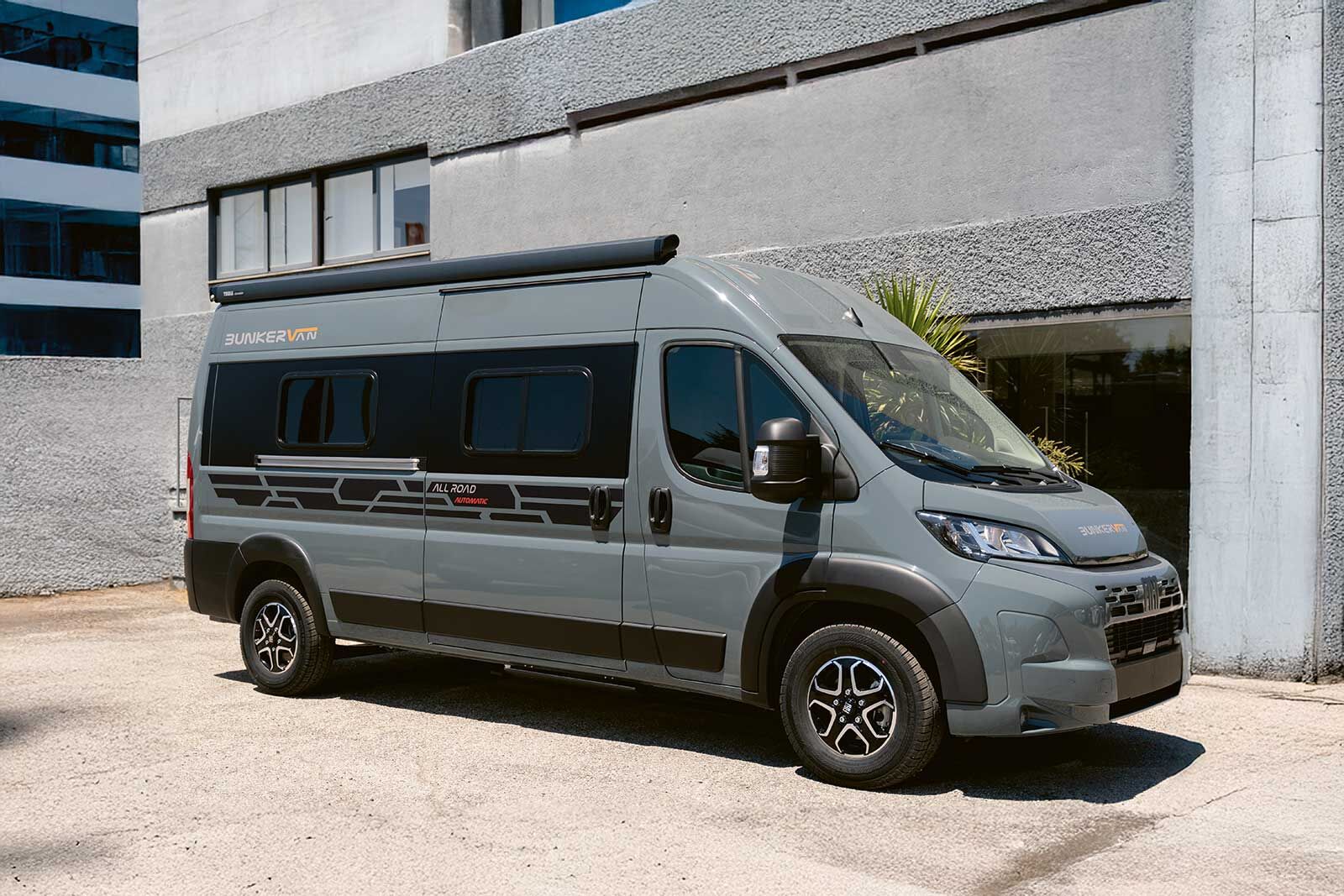 Le véhicule de base du Bunkervan Montana Altiora est un Fiat Ducato de 180 ch.