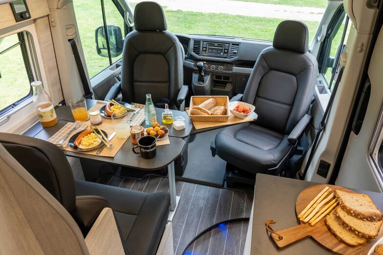 Arrivée de JuliàCamper chez Caravanes Treyvaud