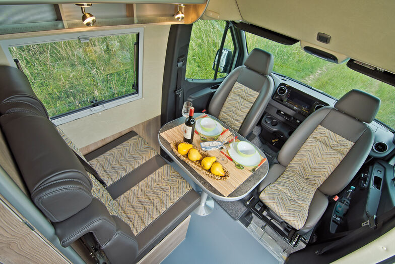 Für bequemes Sitzen in allen Positionen sorgt die konvexe Form der Sitzlehne.