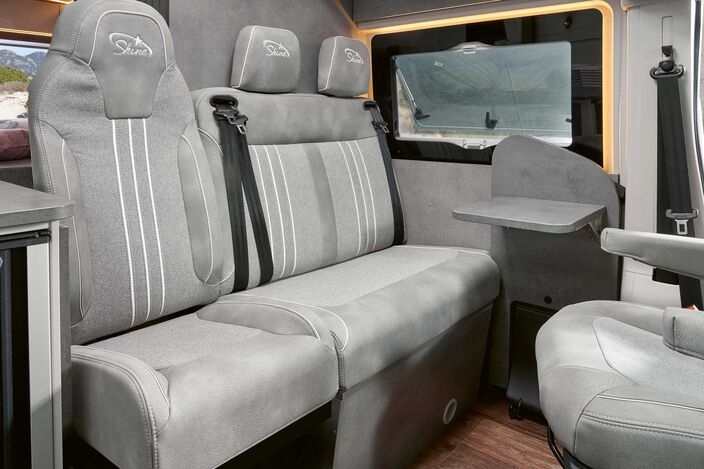 ... de greffer un cinquième siège avec ceinture au besoin.