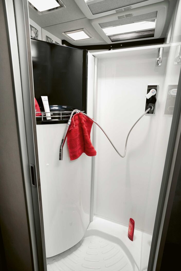 ... de transformer rapidement l’espace toilettes en une douche.