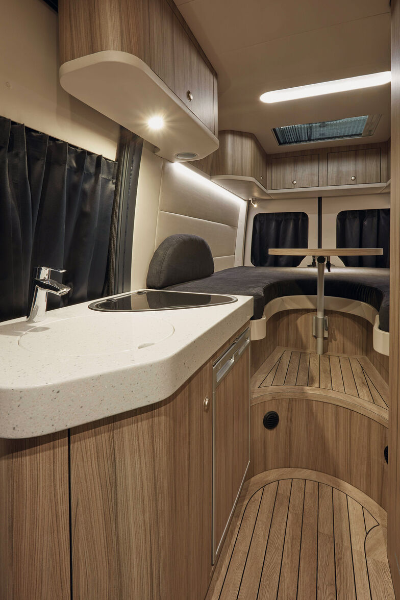 Der Roadtrip 595 L präsentiert sich mit robustem Yachtinnenraum.