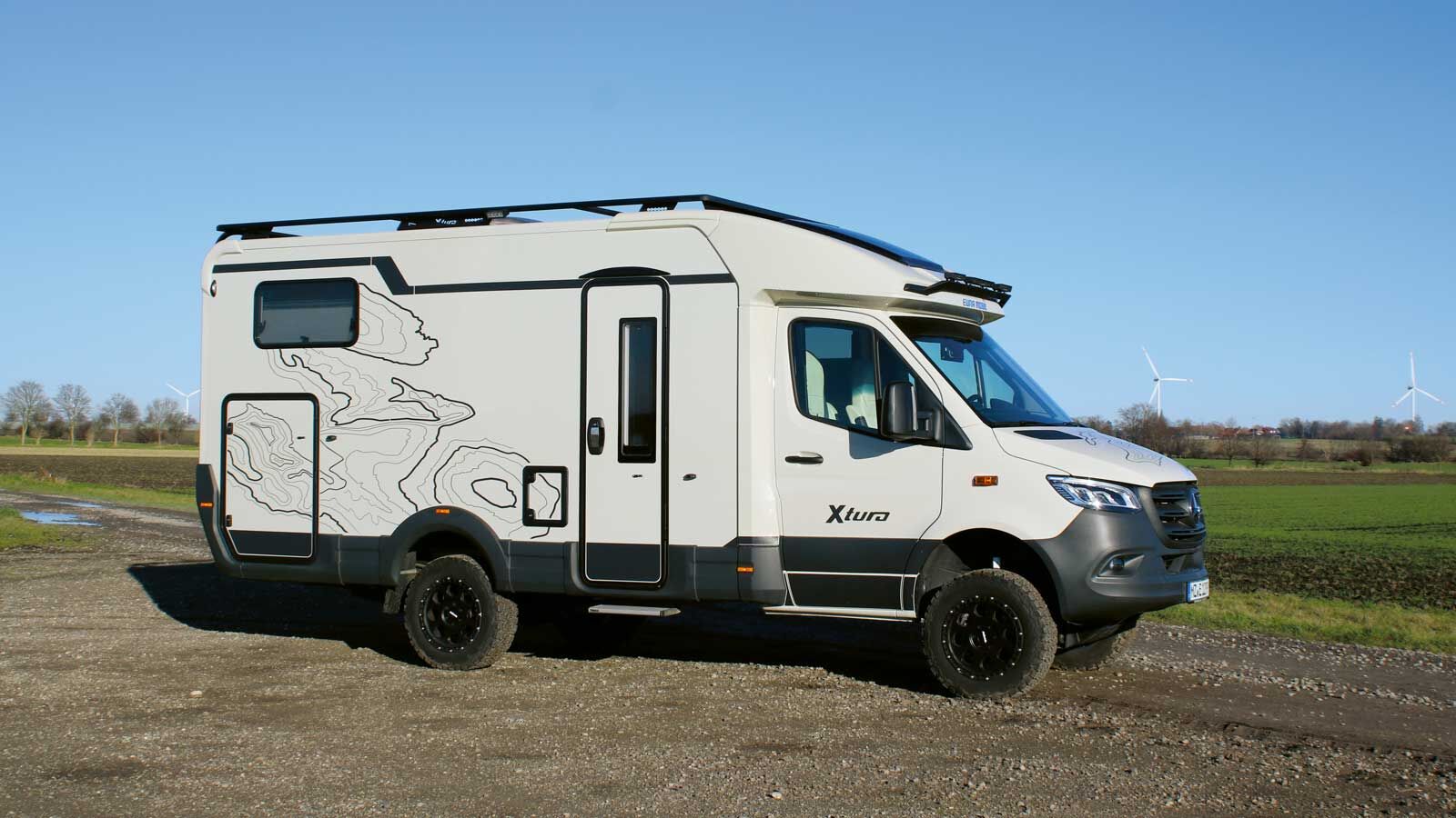 Avec sa structure robuste, sa peinture spéciale, ses éléments de design et les ingrédients typiquesdu tout-terrain, le Xtura basé sur Sprinter 4x4 attire tous les regards.